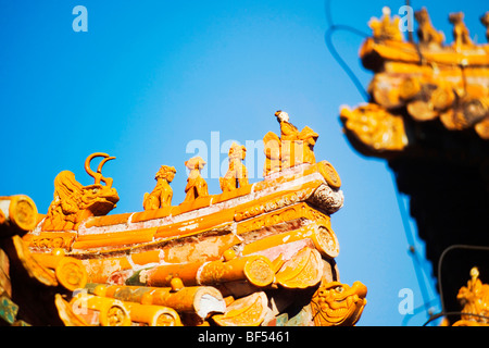 Il padiglione vetrato di piastrelle di passeggiare attraverso uno scorrimento immagine, Palazzo Estivo, Pechino, Cina Foto Stock