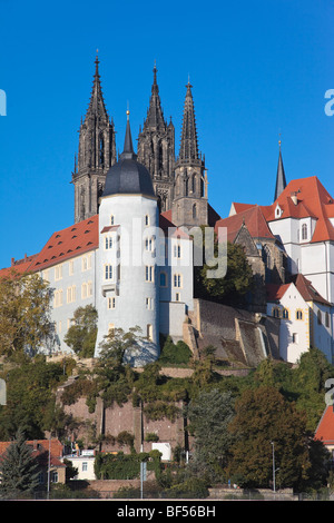 Il castello di Albrechtsburg visto dal lato opposto del fiume Elba, a Meissen, in Sassonia, Germania, Europa Foto Stock