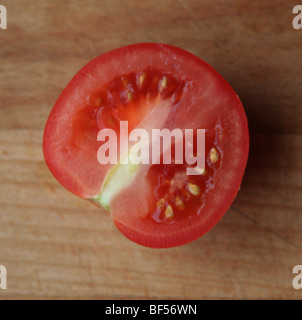 Mezzo pomodoro Foto Stock