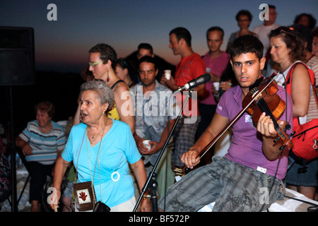 Grecia CICLADI sikinos un festival religioso al profitto elias chiesa Foto Stock