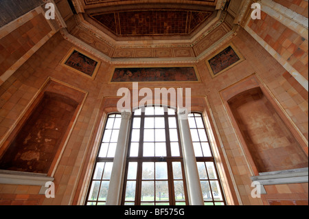 Aprire un foyer con pitture murali, pompa Trinkhalle hall, Baden-Baden, ala est, Baden-Wuerttemberg, Germania, Europa Foto Stock