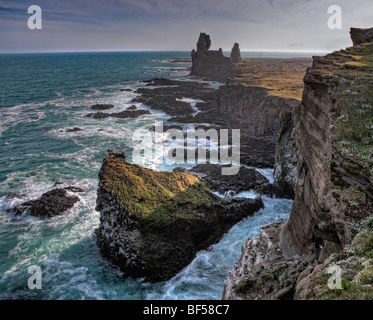 Lonsdrangar cliff, Snaefellsnes Peninsula, Islanda Foto Stock