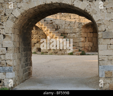 Parte della fortificazione vicino al San Paolo porta verso il porto Embórikos, Rodi, Rodi, Grecia, Europa Foto Stock