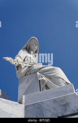 Monumento a los Bomberos , il monumento ai Vigili del Fuoco alla necropoli , Havana , Cuba Foto Stock