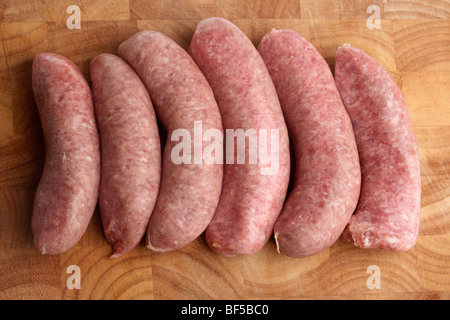 Collegamenti raw di salsiccia di maiale da british organico a doppio spiovente suini allevati in Irlanda Foto Stock