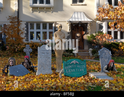 Decorazioni per casa di Halloween a Toronto, Ontario, Canada. Foto Stock