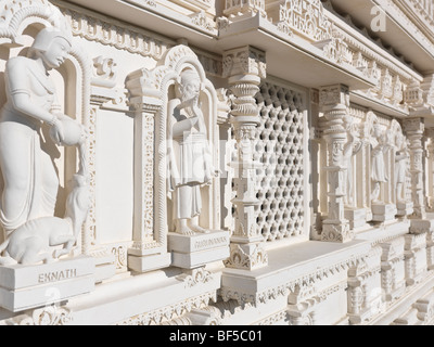 La Swaminarayan Mandir scolpito a mano in marmo bianco tempio indù. Eknath e sculture Gurunanak. Toronto, Ontario, Canada. Foto Stock