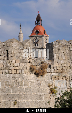 Torre dell'orologio e le mura della città, Rodi, Rodi, Grecia, Europa Foto Stock
