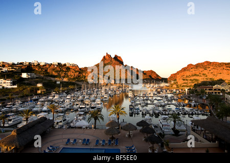 Marina di San Carlos e Tetakawi Foto Stock