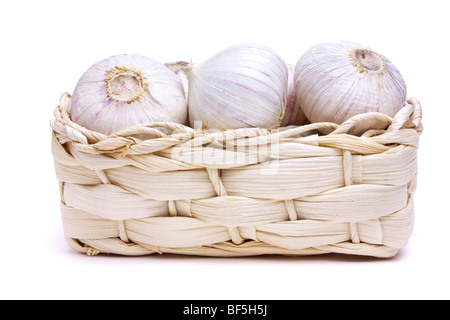 Piccolo italiano bulbi di aglio isolata contro uno sfondo bianco. Foto Stock