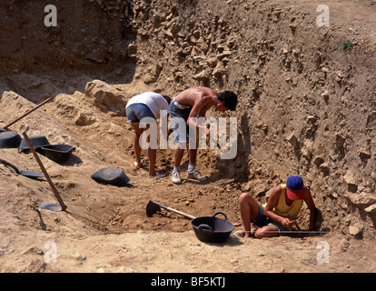 Lo scavo archeologico in corso al Empuries sito dell antica greca e insediamenti romani Foto Stock