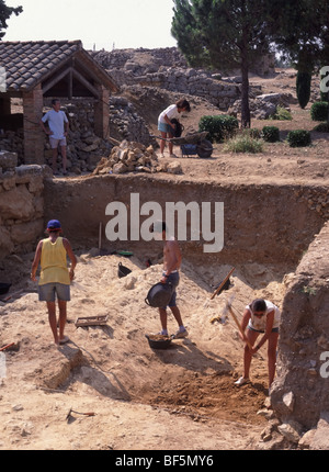 Lo scavo archeologico in corso al Empuries sito dell antica greca e insediamenti romani Foto Stock