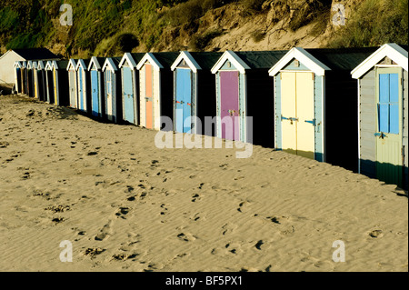 Cabine sulla spiaggia, sulla North Devon Coast Foto Stock