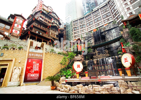 Yu la grande scultura in grotta Hongya Scenic Area, Yuzhong District, Chongqing Cina Foto Stock