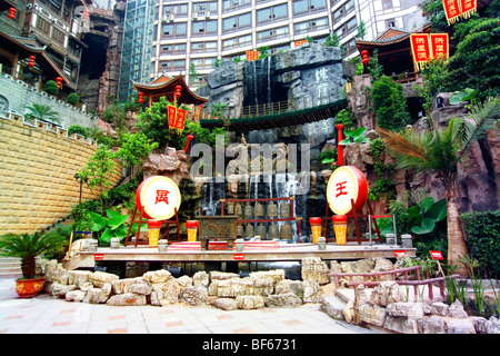 Yu la grande scultura in grotta Hongya Scenic Area, Yuzhong District, Chongqing Cina Foto Stock