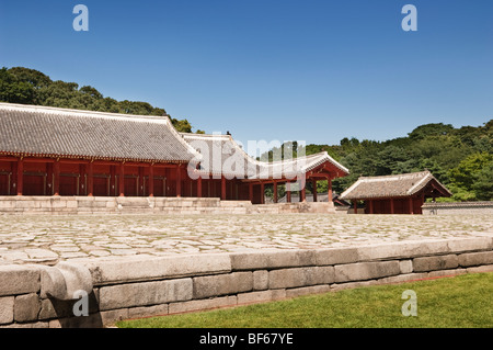 Sala principale di Jongmyo Royal Santuario ancestrale di Seoul Foto Stock