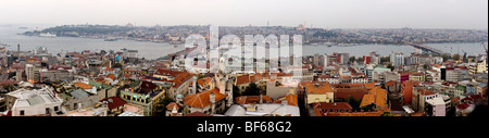 Panorama di Istanbul dalla Torre di Galata: Ataturk alla bocca del Golden Horn. Foto Stock