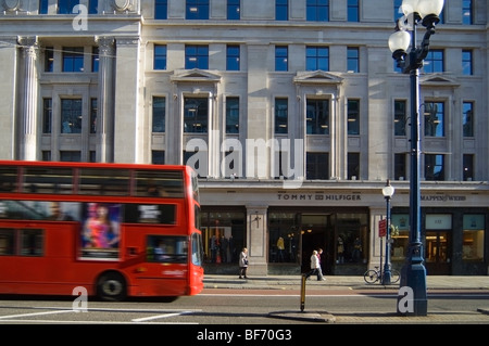 Tommy Hilfiger store frontage in Regent Street, Londra Foto Stock