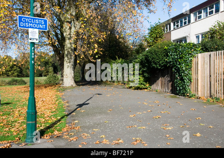 "Ciclisti scendere" segno a Martin's HILL, Bromley, Kent Foto Stock