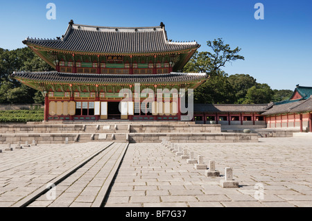 Il trono Injeongjeon hall di Changdeokgung Royal Palace a Seul, in Corea del Sud. Foto Stock