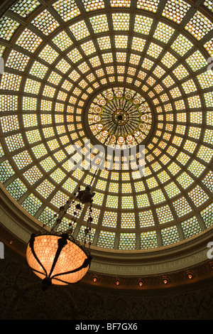 Tiffany cupola in vetro colorato, Chicago Cultural Center di Chicago, Illinois, Stati Uniti d'America Foto Stock