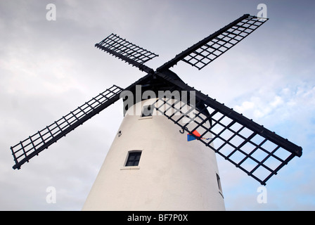 Il mulino a vento sul lungomare di Lytham St Annes in Lancashire. Foto Stock