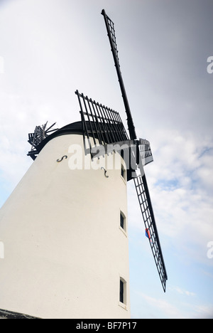 Il mulino a vento sul lungomare di Lytham St Annes in Lancashire. Foto Stock