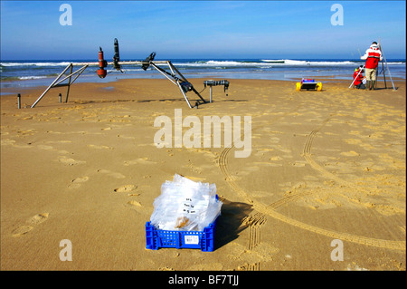 Gli scienziati sulla spiaggia di 'Truc vert' in Lège Cap Ferret (33) Foto Stock