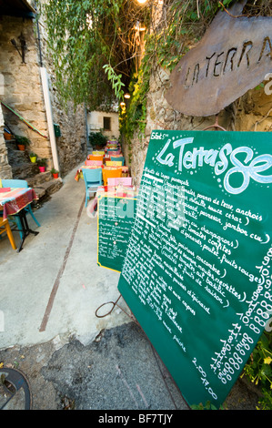 Verde della scheda del menu del ristorante La Terrasse, in hill top village Le Castellet, Cote d'Azur, in Francia del sud Foto Stock