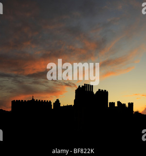 Cowdray rovine. Midhurst, West Sussex, in Inghilterra, Regno Unito. Foto Stock