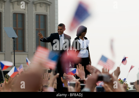 Il Presidente degli Stati Uniti Barack Obama e la First Lady Michelle Obama presso il Castello di Praga a Praga, 4 aprile 2009. Foto Stock