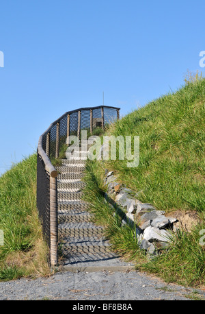 Scala per il tetto verde della costruzione sostenibile di Slunakov Eco Center in Horka nad Moravou vicino a Olomouc, Repubblica Ceca Foto Stock