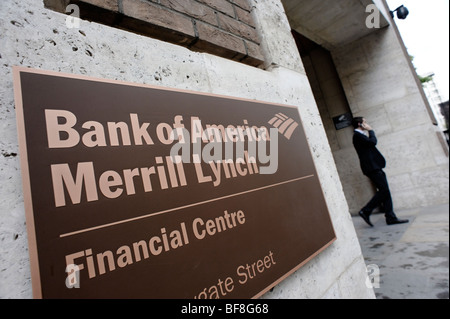 Nuova Bank of America Merrill Lynch sign on King Edward Street. Città di Londra. Regno Unito 2009. Foto Stock