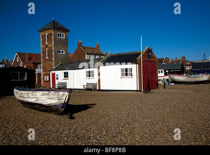 Vecchia Stazione di salvataggio barche da pesca, Aldeburgh Suffolk, Inghilterra Foto Stock