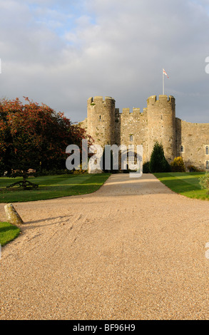 Amberley Castle uno storico inglese fortezza ora un hotel e centro conferenze in West Sussex Southern England Regno Unito Foto Stock