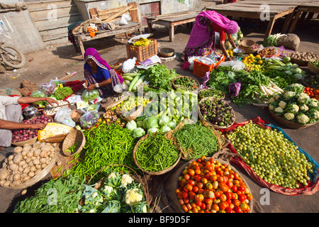 Verdure fresche in un mercato in Pushkar nel Rajasthan in India Foto Stock