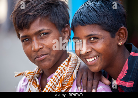 India ragazzi al Pushkar Mela in Pushkar nel Rajasthan in India Foto Stock