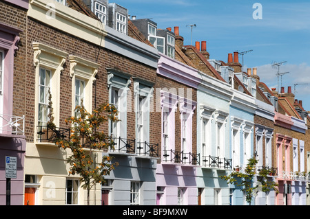 Colorate case a schiera su Hartland strada in Camden, London, England, Regno Unito Foto Stock