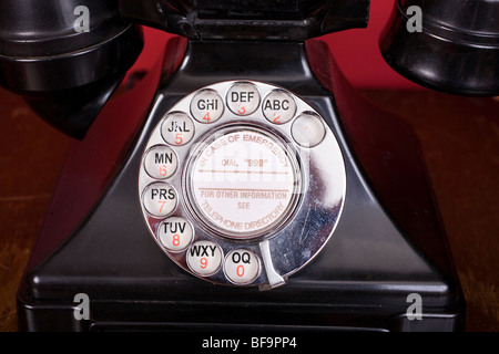 1940s bakelite telefono, chiudere fino al quadrante. Foto Stock