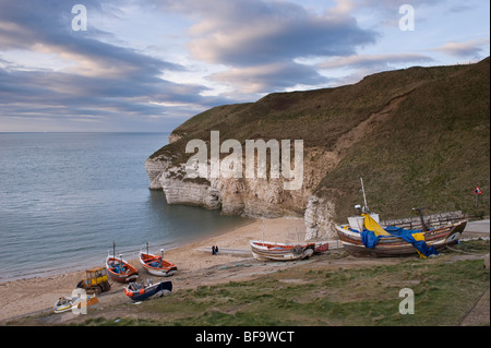 Barche da pesca ormeggiate a nord di atterraggio, Flamborough, East Yorkshire. Foto Stock