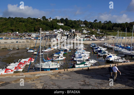 Barche in porto a Lyme Regis Dorset England Regno Unito Foto Stock