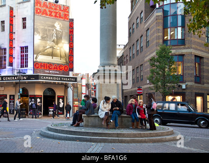 Seven Dials e il Cambridge Theatre, Covent Garden, Londra Foto Stock