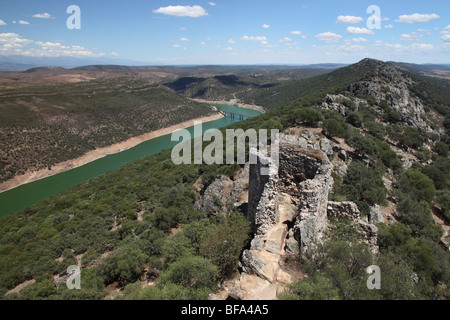 Il fiume Tajo da El Castillo de Monfrague Parque Nacional de Monfrague, Estremadura, Spagna Foto Stock