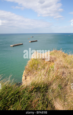 Resti di Mulberry Porto di Arromanches, Normandia, Francia Foto Stock