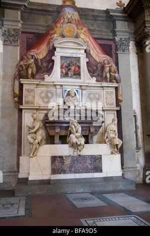 La tomba di Michelangelo Buonarroti nella chiesa di Santa Croce a Firenze Italia Foto Stock