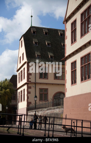 Tipico alsaziano edifici Rue des coppie Strasburgo Francia 099769 Strasburgo Foto Stock