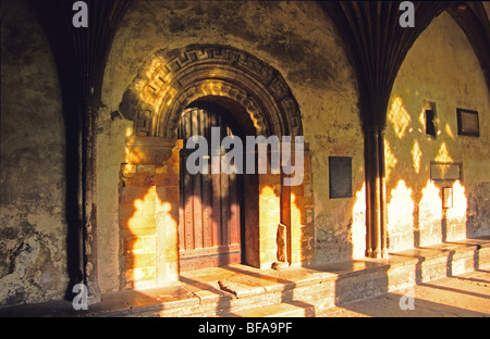 La Cattedrale di Canterbury, porta nei chiostri Foto Stock