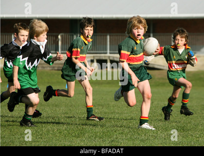 I ragazzi giocare a rugby union in Nuova Zelanda Foto Stock