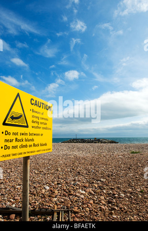 Spiaggia di segno di avvertimento Restrizione nuoto e arrampicamento a Sidmouth Dorset. Foto Stock