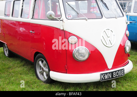 Lo schermo diviso Camper Van a una Volkswagen Rally Margam Park West Glamorgan Galles Cymru REGNO UNITO Foto Stock